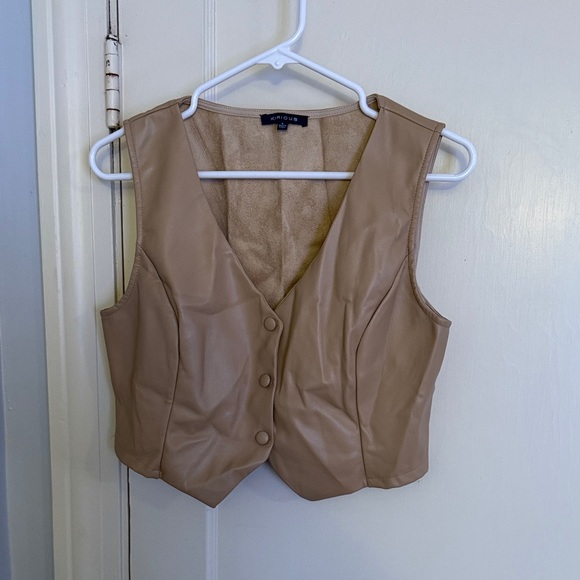 KIRIOUS LOS ANGELES Jackets & Blazers - Tan Faux Leather Crop Vest
